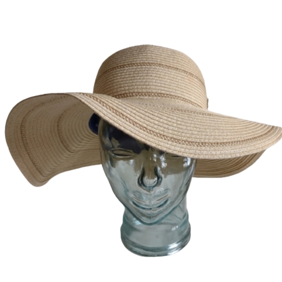 Straw Hat ADRIENNE VITTADINI Starburst Jewel Detail OS - Picture 1 of 10